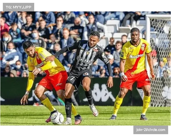 斯特拉斯堡3比0完胜欧塞尔 积分紧追第一集团